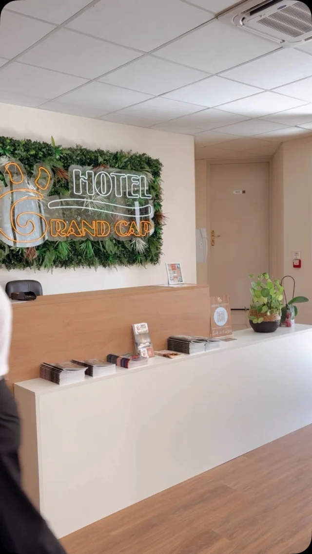 Cette Toussaint, et si vous partiez juste pour vous ? 🍂

Votre valise, votre chambre, Agde à découvrir à votre rythme… ❤️

Un hôtel calme, facile d’accès, une chambre confortable et surtout, un endroit où l’on se sent bien, même quand on voyage seule.

Simplement bien 🧡
Simplement @hotel.grandcap 🛎 

Alors, on vous garde une chambre ? 😉
🖱hotel-grandcap.com
0467358038 ☎